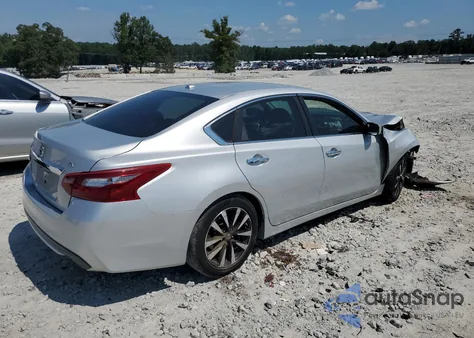 2018 Nissan Altima 2.5 z USA, uszkodzony, nr VIN 1N4AL3AP2JC119358